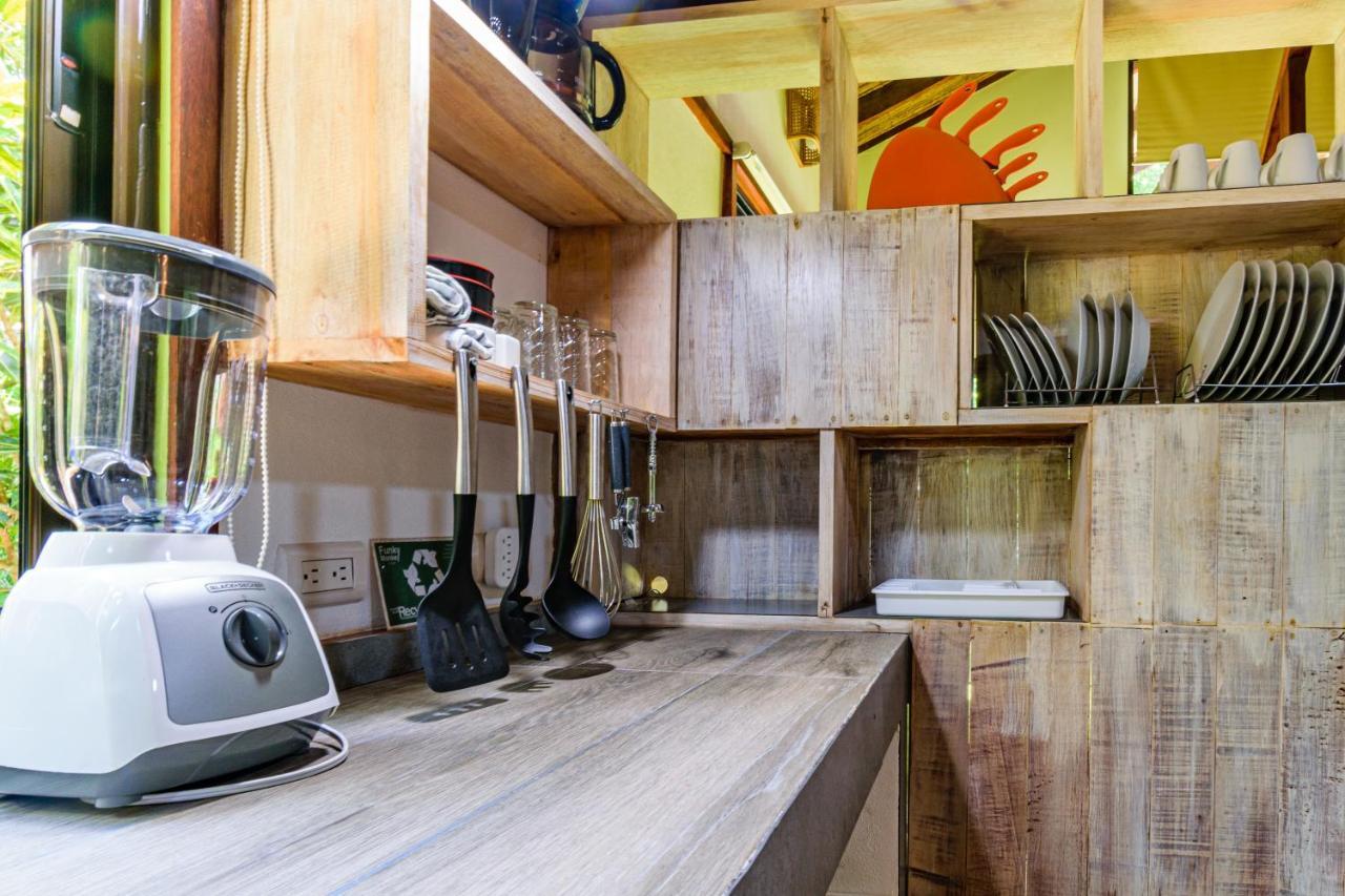 Funky Monkey Lodge Playa Santa Teresa  외부 사진